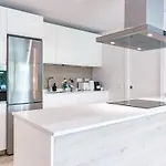 Bright 2-bedroom With A Terrace And Pool Apartamento *