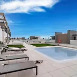 Apartamento Bright 2-bedroom With A Terrace And Pool *