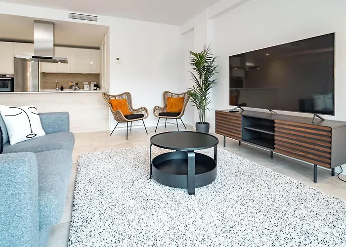 아파트 Bright 2-bedroom With A Terrace And Pool *