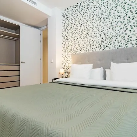 Apartman Bright 2-bedroom With A Terrace And Pool *