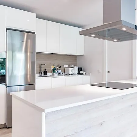 Bright 2-bedroom With A Terrace And Pool Lejlighed *