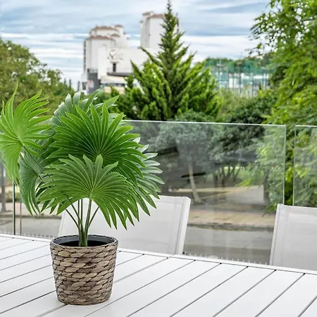 Bright 2-bedroom With A Terrace And Pool Lejlighed Estepona