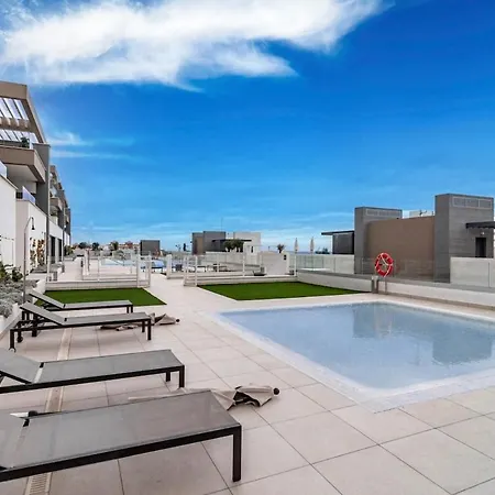 Apartman Bright 2-bedroom With A Terrace And Pool *