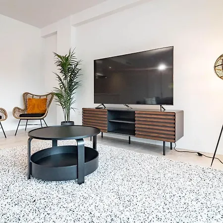 Bright 2-bedroom With A Terrace And Pool Lejlighed Estepona