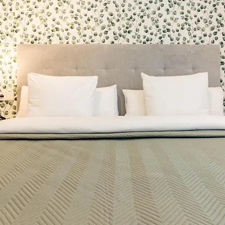 Bright 2-bedroom With A Terrace And Pool Estepona