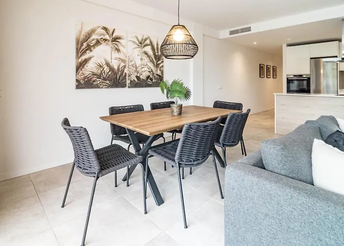 Bright 2-bedroom With A Terrace And Pool Appartement *