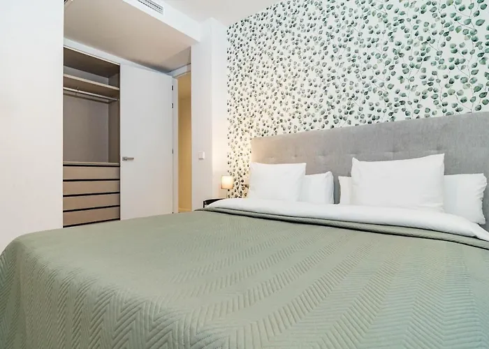 Lejlighed Bright 2-bedroom With A Terrace And Pool *