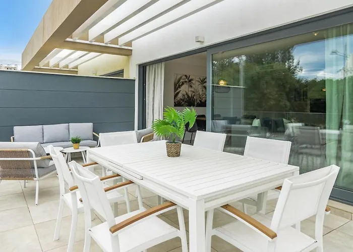 Lejlighed Bright 2-bedroom With A Terrace And Pool Estepona