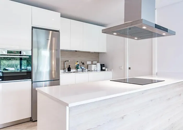 Bright 2-bedroom With A Terrace And Pool Lejlighed *